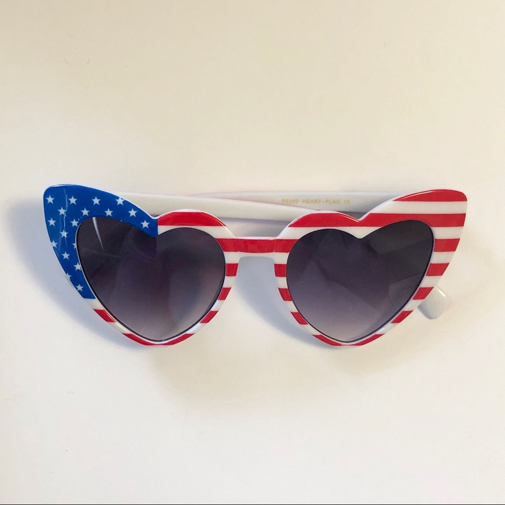 AMERICAN FLAG RETRO HEART SUNGLASSES